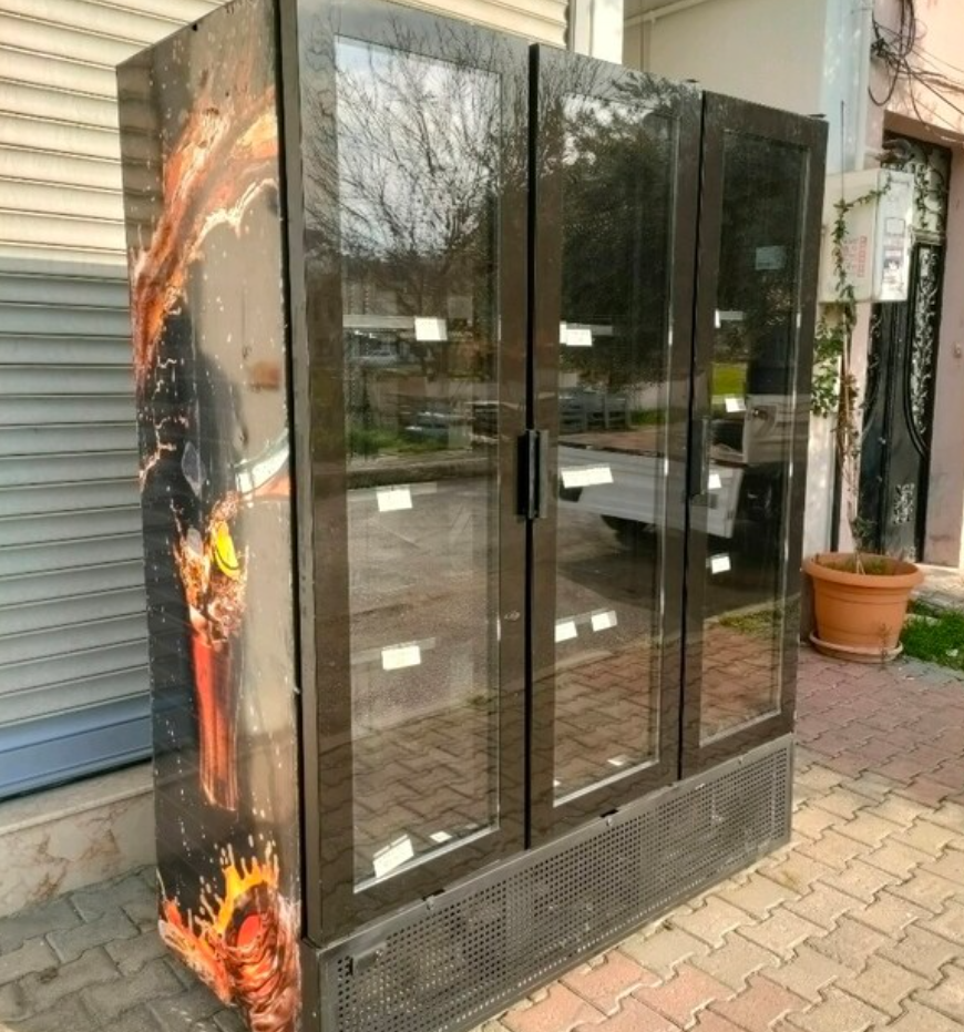 3 gözlü camlı siyah kola dolabı