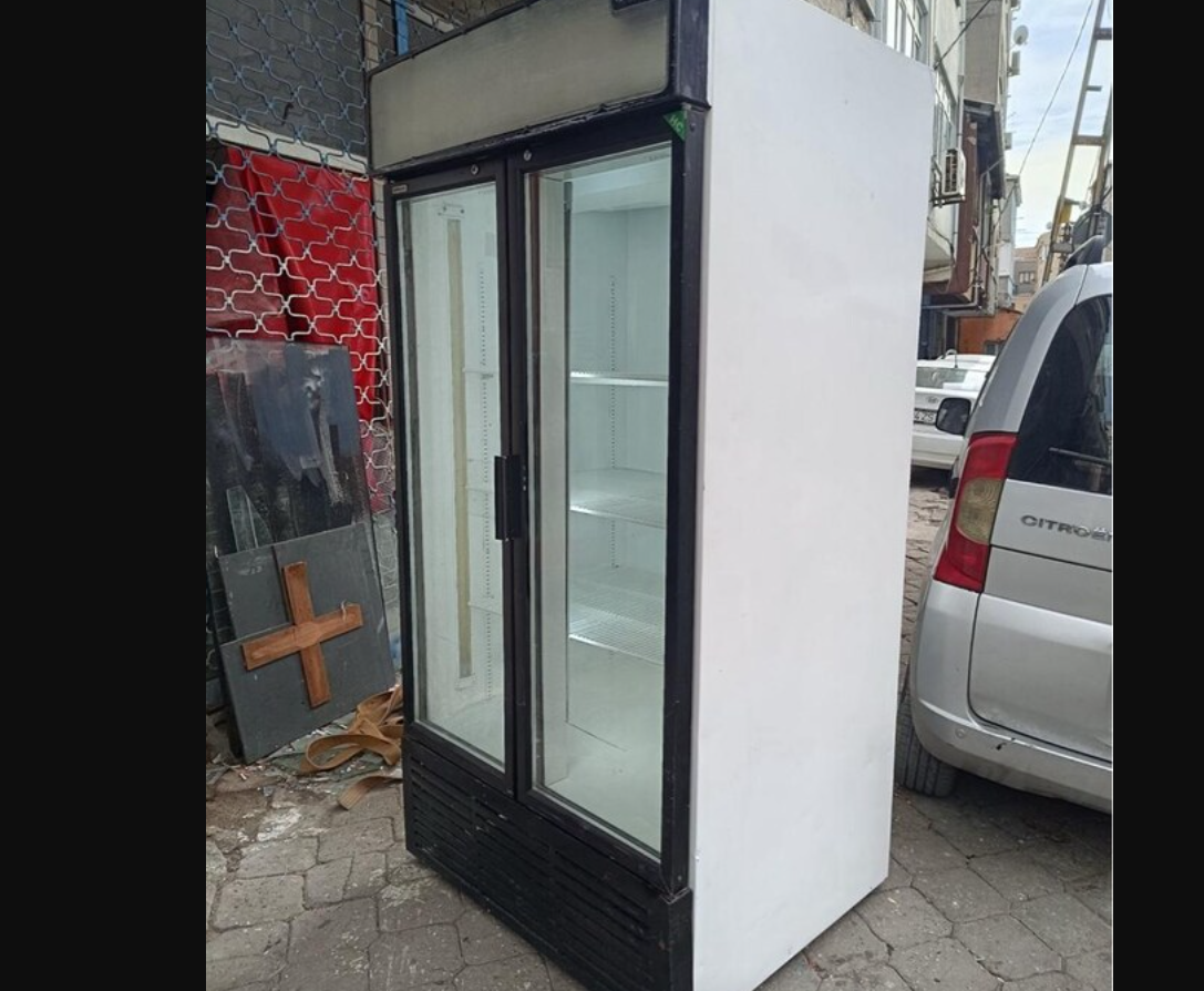 iyi durumda meşrubat içecek dolabı