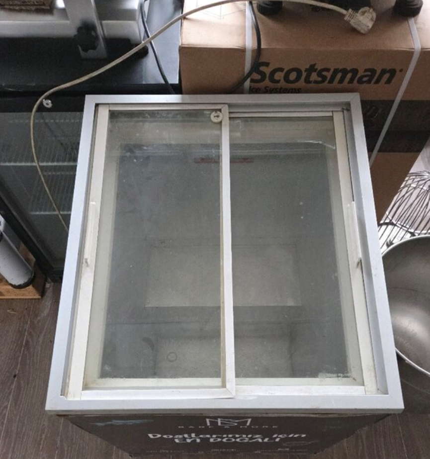 Üstten açmalı sürgülü kare su dolabı